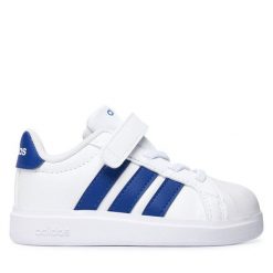 Sneakersy adidas. Białe trampki i tenisówki chłopięce Adidas, bez wzorów, bez zapięcia. Za 179.99 zł.