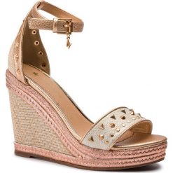 Espadryle WRANGLER - Guadalupa Glen WL91592A Rose 080. Żółte klapki damskie Wrangler, bez wzorów, ze skóry ekologicznej, bez obcasa, na obcasie, bez zapięcia. W wyprzedaży za 199.00 zł.