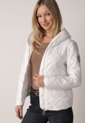Biała Kurtka Pikowana z Nieodpinanym Kapturem i Aplikacją na Rękawie Endora. Białe kurtki damskie Born2be, l, z aplikacjami, z jeansu. Za 129.99 zł.