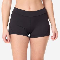 Dół stroju pływackiego damski Nabaiji Nina szorty. Czarne szorty damskie Decathlon, bez wzorów, z materiału. Za 49.99 zł.