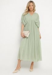 Zielona Sukienka Rozkloszowana z Wiązaniem na Szyi o Luźnym Kroju Napila. Zielone sukienki damskie Born2be, na co dzień, l, bez wzorów, eleganckie, bez kołnierzyka, bez ramiączek, maxi, rozkloszowane. Za 129.99 zł.