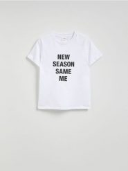 T-shirt z nadrukiem - biały. Białe t-shirty damskie Reserved, l, bez wzorów, z bawełny, bez kołnierzyka. W wyprzedaży za 35.99 zł.