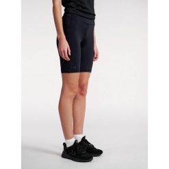 Szorty damskie Newline Race. Czarne szorty sportowe damskie Newline, bez wzorów, sportowe, do biegania. Za 273.50 zł.