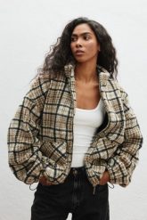 Bluza typu baranek w kratę BEŻOWO CZARNĄ - VELMORE 9344-UNI. Brązowe bluzy damskie Marsala, na zimę, m, bez wzorów, z bawełny, bez kaptura. Za 1.00 zł.