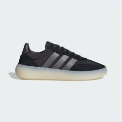 Buty Barreda Decode. Czarne obuwie sportowe damskie Adidas, trekkingowe. Za 318.99 zł.