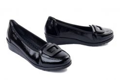 Rieker L5362-00 black, czółenka damskie. Czarne czółenka damskie Rieker, bez wzorów, bez obcasa, na koturnie, bez zapięcia. Za 319.90 zł.
