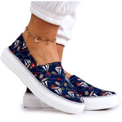 Damskie Tenisówki Slip On Memory Foam Big Star JJ276016 Granatowe wielokolorowe. Trampki i tenisówki damskie bez wzorów, retro, przed kostkę, bez zapięcia. Za 229.32 zł.
