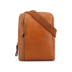 Piquadro Listonoszka CA4263S94. Torby na ramię męskie Piquadro, bez wzorów, z materiału, na ramię. Za 347.00 zł.