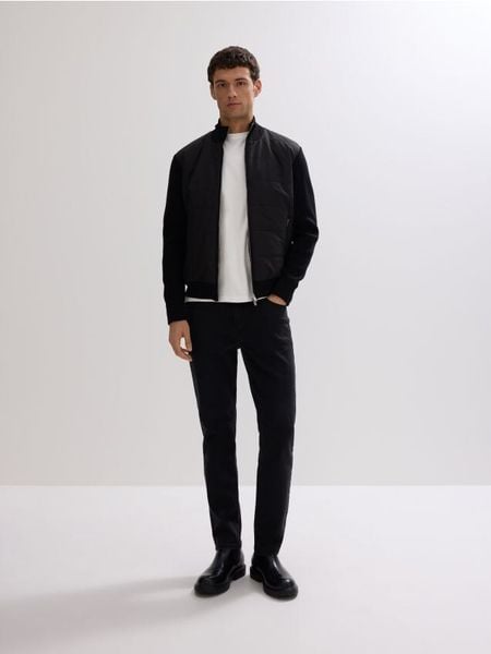 Lekka pikowana kurtka puchowa - czarny. Czarne kurtki męskie Reserved, l, bez wzorów, z dzianiny, bez kaptura. Za 359.99 zł.