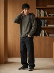 Bawełniana koszulka comfort fit z długim rękawem i stoperem - khaki. Brązowe bluzki z długim rękawem męskie Sinsay, l, bez wzorów, z bawełny, bez kołnierzyka. Za 39.99 zł.