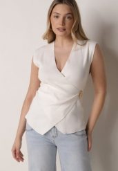Biała Bluzka z Wiskozą Kopertowym Dekoltem i Metalową Klamrą z Boku Sanviel. Białe bluzki damskie Born2be, m, bez wzorów, z jeansu, bez kołnierzyka, bez ramiączek. Za 79.99 zł.