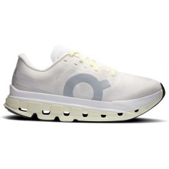 Buty do biegania damskie On Cloudflow 5 ivory/seedling. Białe obuwie sportowe damskie On, bez wzorów, z materiału, do biegania. Za 779.99 zł.