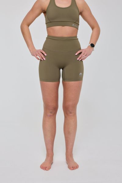 Spodenki Infinite High Waisted – khaki. Zielone szorty sportowe damskie OOSC, s, bez wzorów, z materiału, sportowe, z podwyższonym stanem, na fitness i siłownię. Za 147.99 zł.