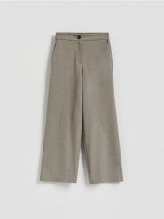 Spodnie z szeroką nogawką - jasnoszary. Szare spodnie materiałowe damskie Reserved, l, bez wzorów, z tkaniny. Za 129.99 zł.