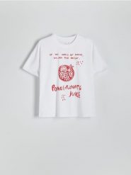 T-shirt oversize z nadrukiem - biały. Białe t-shirty damskie Reserved, l, bez wzorów, z bawełny, bez kołnierzyka. W wyprzedaży za 35.99 zł.