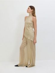 Spodnie wide leg - kremowy. Białe spodnie materiałowe damskie Reserved, l, bez wzorów, z dzianiny. W wyprzedaży za 49.99 zł.