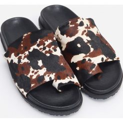 Klapki ze szkórzaną cholewką - Biały. Klapki damskie Reserved. Za 159.99 zł.