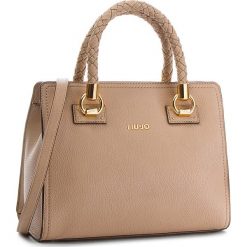 Torebka LIU JO - M Satchel Manhattan A68100 E0011 Arenaria 71316. Brązowe torby na ramię damskie Liu Jo. W wyprzedaży za 479.00 zł.