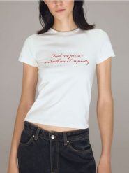 T-shirt z nadrukowanym napisem - złamana biel. T-shirty damskie Reserved, l, bez wzorów, z bawełny, bez kołnierzyka. W wyprzedaży za 22.99 zł.
