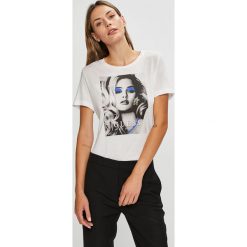 Guess Jeans - Top. Szare topy damskie Guess Jeans, z jeansu, bez rękawów. Za 189.90 zł.