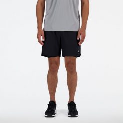 Spodenki męskie New Balance MS41288BK – czarne. Czarne krótkie spodenki sportowe męskie New Balance, m, bez wzorów, z materiału, na fitness i siłownię. Za 299.99 zł.