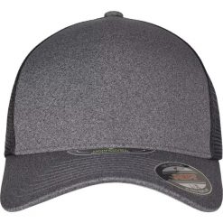 Unipanel Trucker Cap. Czarne czapki i kapelusze damskie FLEXFIT, bez wzorów. Za 119.99 zł.