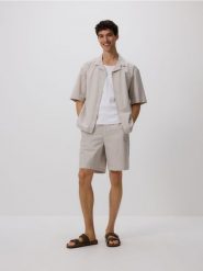 Szorty loose fit - beżowy. Brązowe szorty męskie Reserved, l, bez wzorów, z bawełny. W wyprzedaży za 89.99 zł.