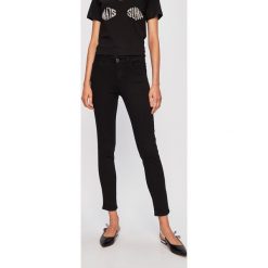 Silvian Heach - Jeansy Kim. Czarne jeansy damskie Silvian Heach, z standardowym stanem. Za 359.90 zł.