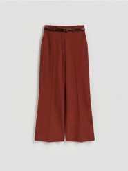 Spodnie z paskiem - miedziany. Brązowe spodnie materiałowe damskie Reserved, l, bez wzorów, z tkaniny. Za 159.99 zł.