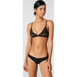 NA-KD Lingerie Figi Micro, trójpak - Black. Czarne figi damskie NA-KD Lingerie, z elastanu. Za 80.95 zł.