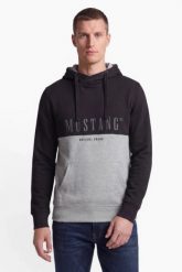 Męska bluza nierozpinana Mustang Style Bennet H Logoprint Jet Black 1017004 4188. Czarne bluzy męskie Mustang, m, bez wzorów, z kapturem. Za 139.99 zł.