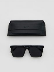 Okulary przeciwsłoneczne z etui - czarny. Czarne okulary przeciwsłoneczne męskie Reserved. Za 99.99 zł.