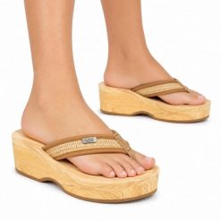 Klapki japonki damskie Lee VIRGINIA RAFFIA WOMEN BULKY HEEL. Brązowe klapki damskie GOUDEN LEEUW, bez wzorów, z materiału, eleganckie, bez obcasa, na obcasie. Za 89.00 zł.