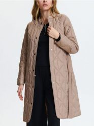 Płaszcz pikowany - beżowy. Brązowe płaszcze damskie Sinsay, l, bez wzorów, bez kaptura. Za 99.99 zł.