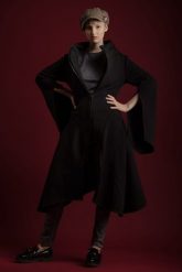 Płaszcz damski Wichrun czarny. Czarne kurtki i płaszcze dla dziewczynek Hultaj Polski, na lato, bez wzorów, z bawełny, długie. Za 489.00 zł.