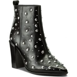 Botki BRONX - 33994-N-01 BX 1217 Black 01. Czarne botki damskie Bronx, z materiału, bez obcasa, na obcasie. W wyprzedaży za 359.00 zł.