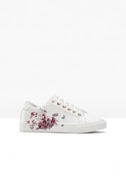 Sneakersy z kwiatowym nadrukiem. Białe obuwie sportowe damskie bonprix, bez wzorów. Za 124.99 zł.
