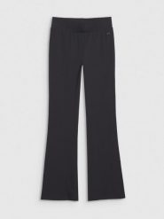 4F Legginsy z rozszerzanymi nogawkami damskie - czarne L. Czarne legginsy damskie 4f, l, bez wzorów, z bawełny, z podwyższonym stanem, długie. W wyprzedaży za 79.99 zł.