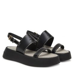 Sandały Armani Exchange. Czarne sandały damskie Armani Exchange, bez wzorów, bez obcasa, na koturnie, bez zapięcia. Za 559.99 zł.