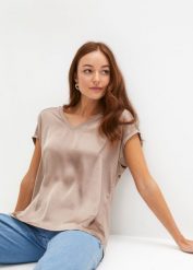 Shirt z satynową wstawką. Czarne bluzki damskie bonprix, bez wzorów, z satyny, bez kołnierzyka, bez ramiączek. Za 72.99 zł.