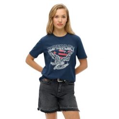 Koszulka damska casual z fantazyjnym wzorem Superdry Varsity. Niebieskie t-shirty damskie Superdry., l, bez wzorów, prążkowane, casualowe, bez kołnierzyka. Za 141.25 zł.