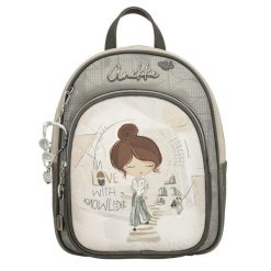 Plecak damski Anekke, z dekoracyjnym nadrukiem i metalowym logo zapinany na zamek z wygodną rączką regulowanymi szelkami oraz ozdobnym brelokiem, sza. Szare plecaki damskie Anekke, bez wzorów, z materiału, biznesowe. Za 399.00 zł.