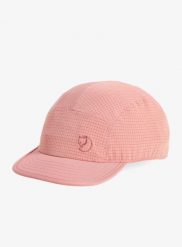 Czapka z daszkiem damska Fjallraven Abisko Trekking Cap. Czerwone czapki i kapelusze damskie Fjällräven, bez wzorów, z bawełny. Za 218.75 zł.