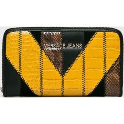 Versace Jeans - Portfel. Portfele damskie marki Versace Jeans. W wyprzedaży za 269.90 zł.