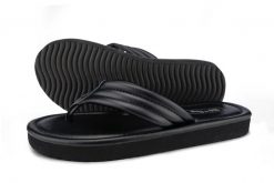 Klapki plażowe damskie Flip Flop Fauna Flip. Czarne klapki damskie Flip Flop, bez wzorów, z materiału, klasyczne, bez obcasa. Za 78.49 zł.