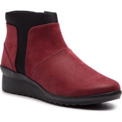 Botki CLARKS - Caddell Sloane 261378704 Burgundy. Kozaki damskie marki Clarks. W wyprzedaży za 279.00 zł.