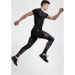 Getry do biegania męskie SPMF200 - czarny allover. Czarne legginsy sportowe męskie 4f, m, bez wzorów, z dzianiny, do biegania. W wyprzedaży za 59.99 zł.