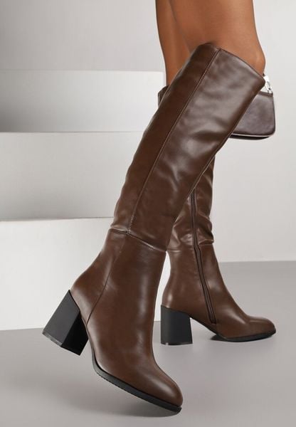 Brązowe Kozaki Vices na Słupku z Przeszyciami Codvira. Brązowe kozaki damskie Renee, z jeansu, bez obcasa, na obcasie. Za 109.99 zł.