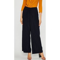 Silvian Heach - Spodnie. Szare spodnie materiałowe damskie Silvian Heach, z elastanu. W wyprzedaży za 349.90 zł.