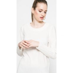 Vero Moda - Bluzka Away. Szare bluzki damskie Vero Moda, z poliesteru, casualowe, z okrągłym kołnierzem. W wyprzedaży za 59.90 zł.